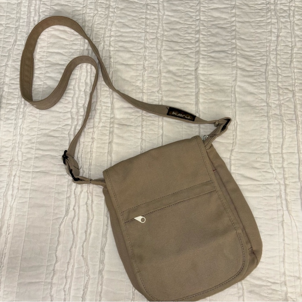 KAVU tan canvas red lined crossbody bag simple travel vacay tourist